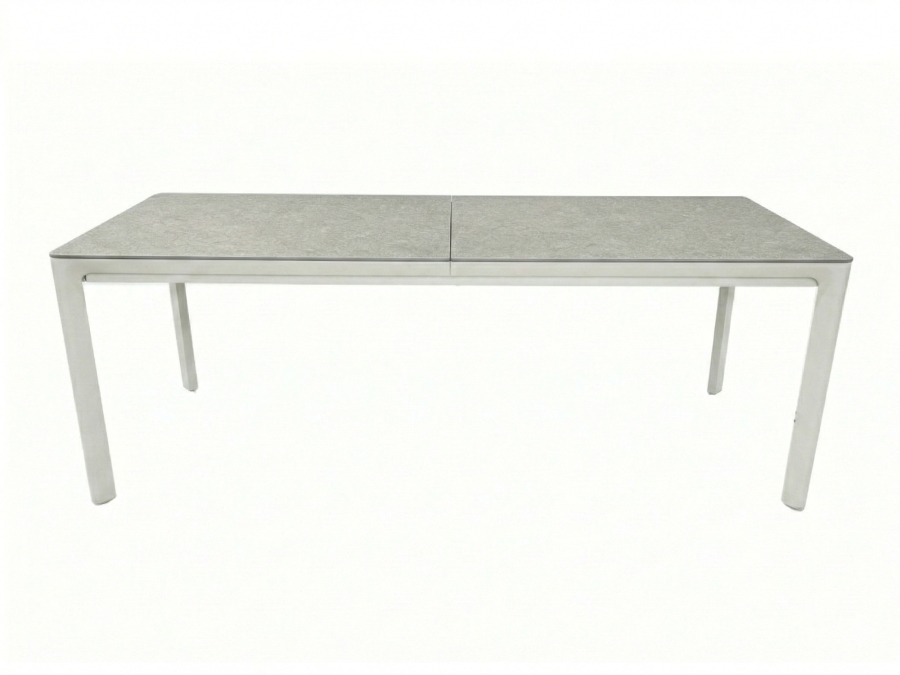 Royal Garden Nomad Ausziehtisch im unausgezogenen Zustand.